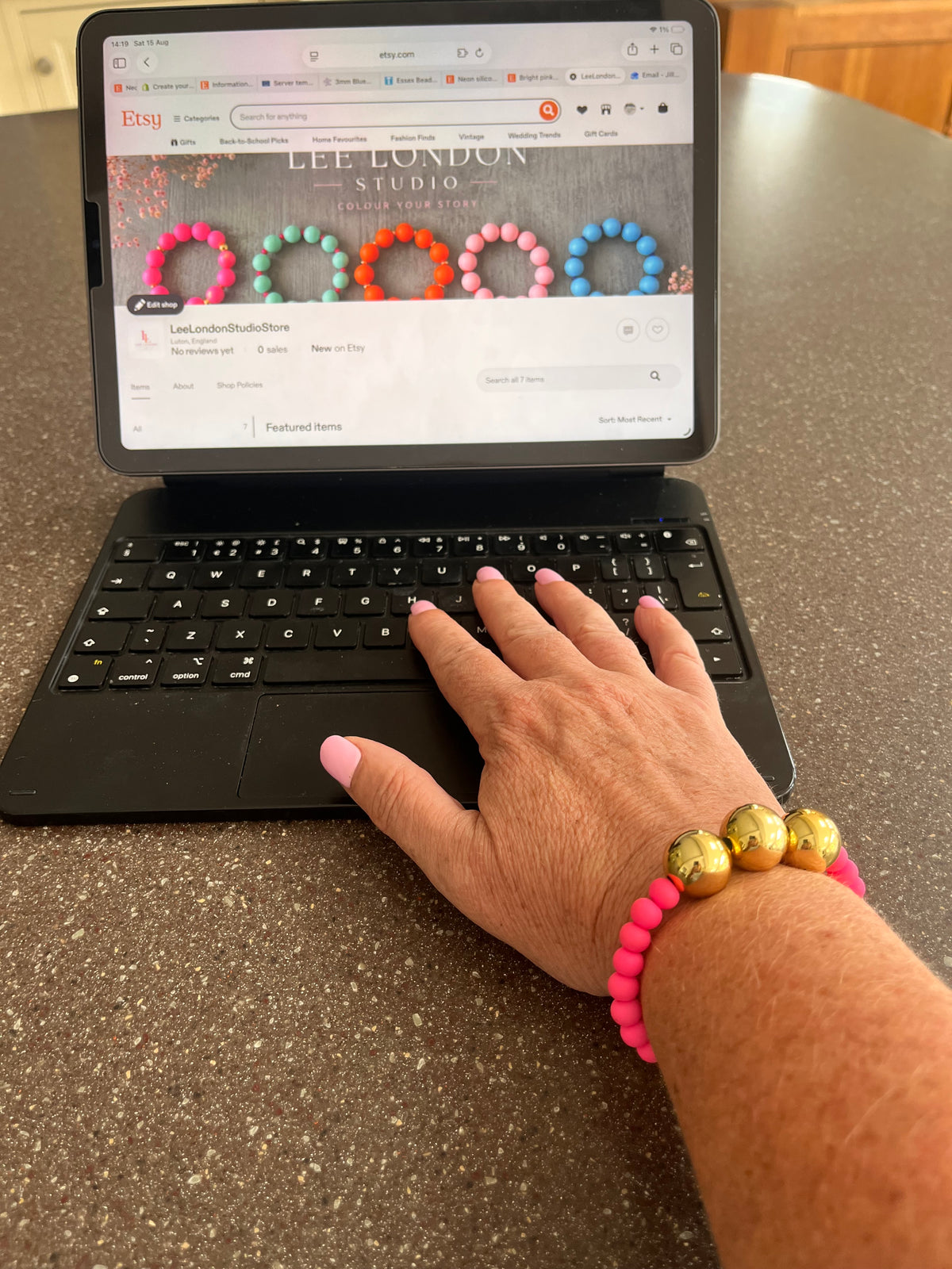 Bright Pink and gold beaded bracelet