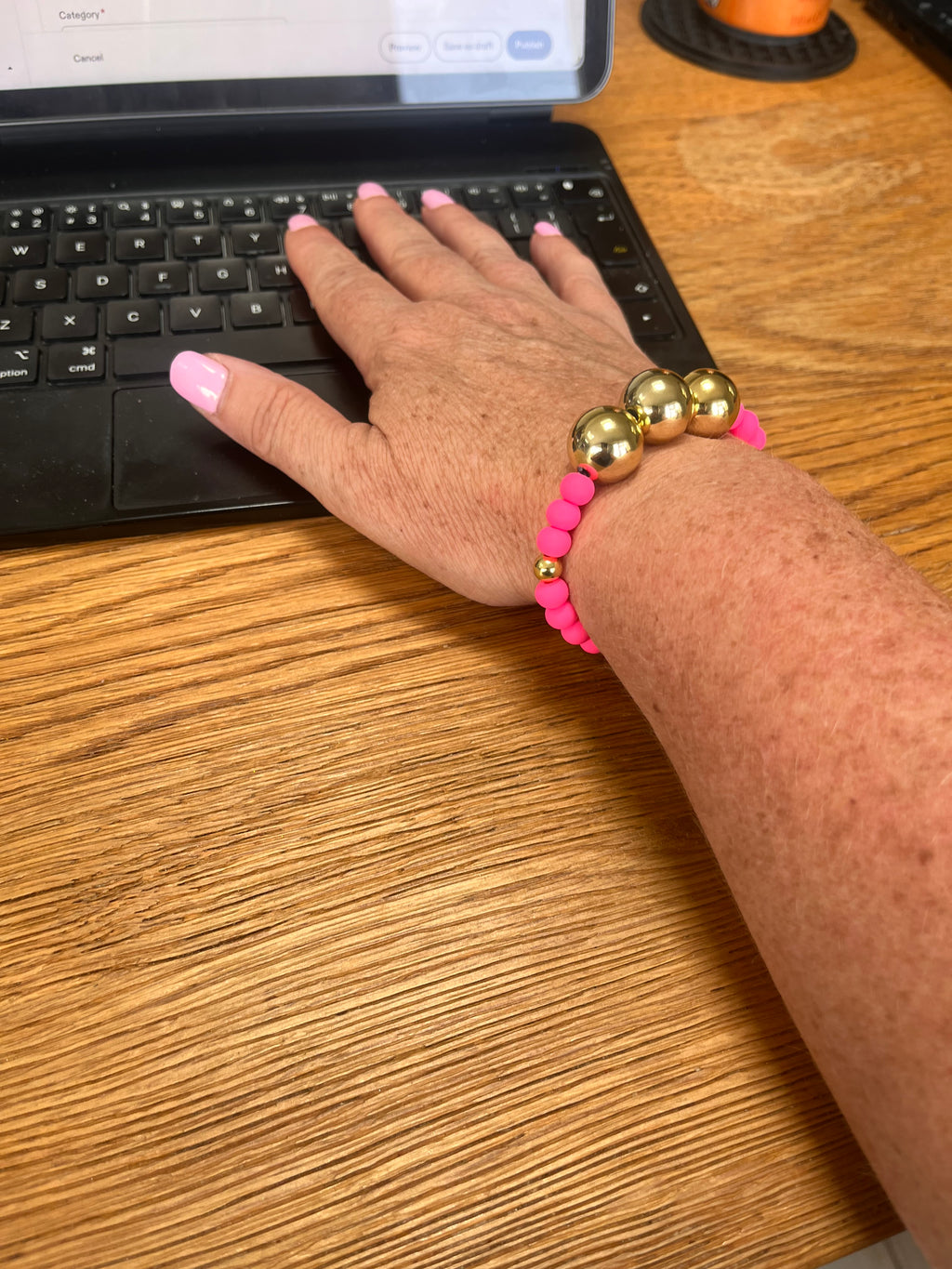 Bright Pink and gold beaded bracelet